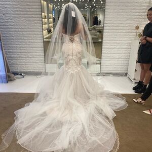 Elegant Lace Wedding Gown